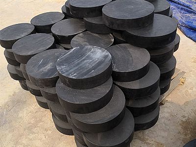 辽源板式橡胶支座由若干层橡胶片与薄钢板经加压硫化